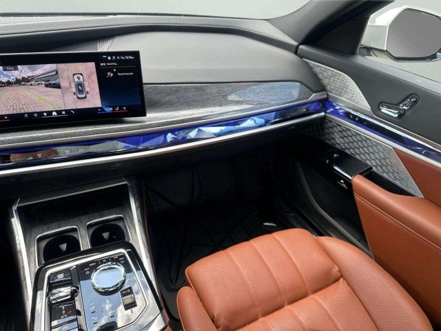2025 BMW 740i 740i
