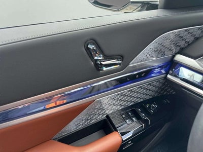 2025 BMW 740i 740i