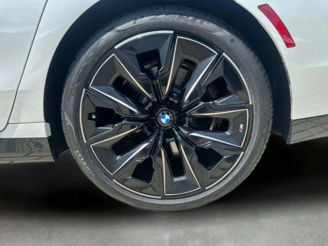 2025 BMW 740i 740i