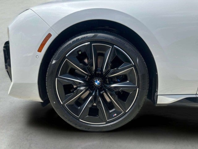 2025 BMW 740i 740i