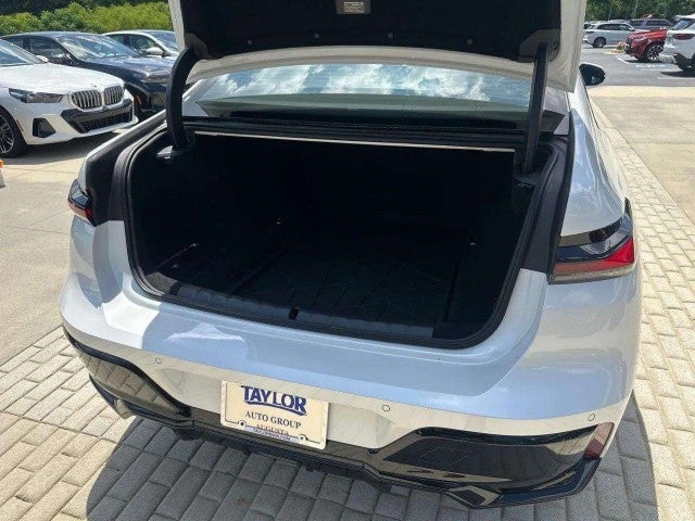 2025 BMW 740i 740i