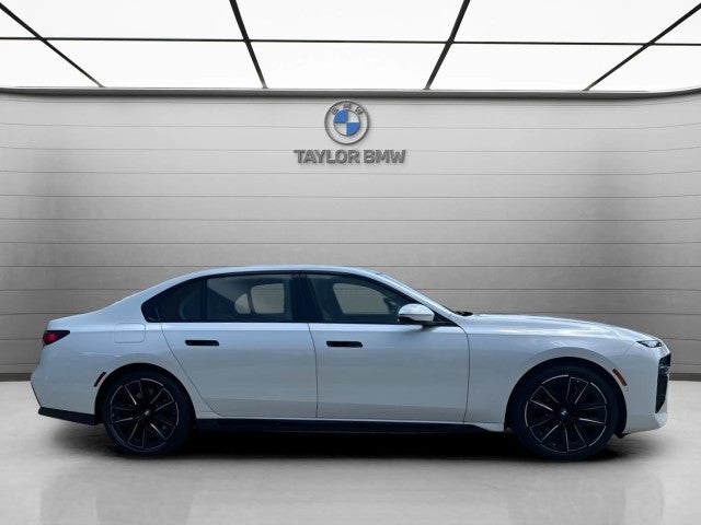 2025 BMW 740i 740i