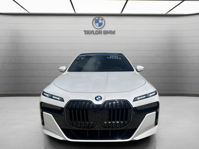 2025 BMW 740i 740i