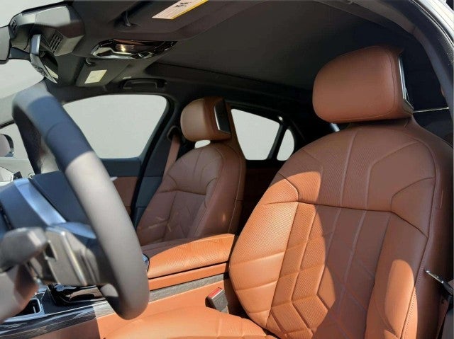2025 BMW 740i 740i
