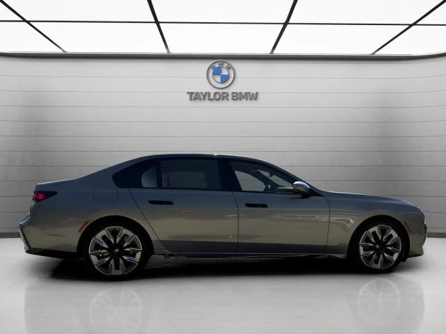 2025 BMW 740i 740i