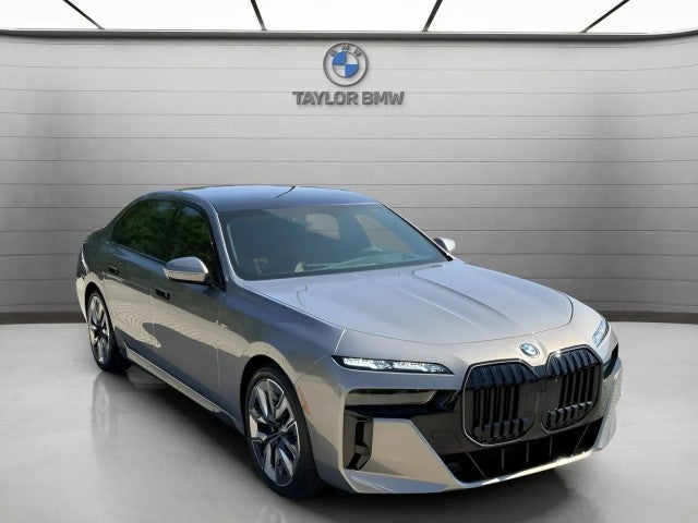 2025 BMW 740i 740i