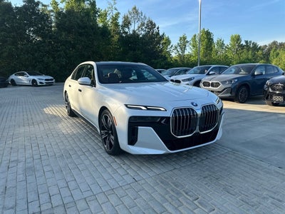 2025 BMW 740i 740i