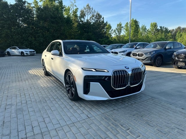 2025 BMW 740i 740i