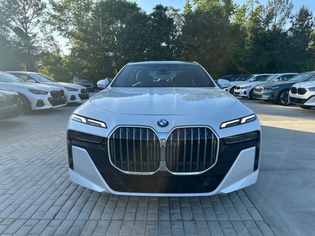 2025 BMW 740i 740i