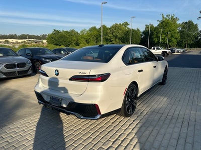 2025 BMW 740i 740i