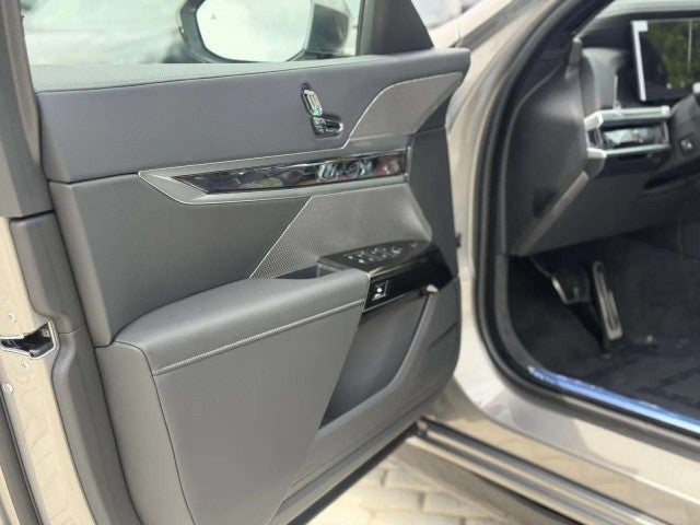 2026 BMW 740i 740i