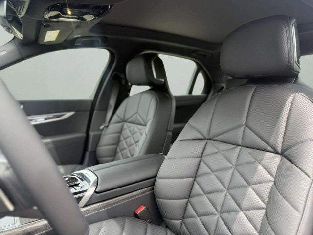 2026 BMW 740i 740i