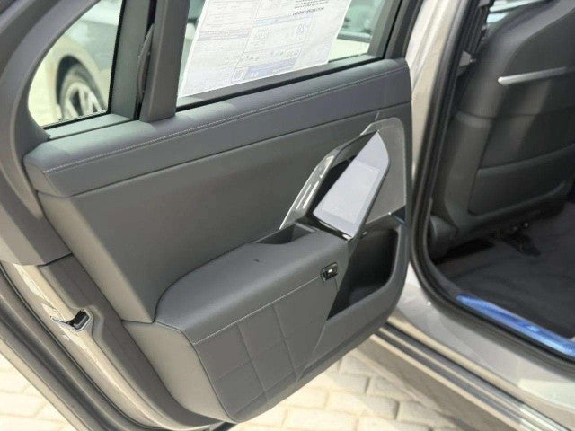 2026 BMW 740i 740i