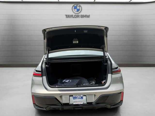 2026 BMW 740i 740i