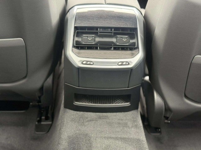 2026 BMW 740i 740i