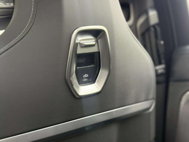 2026 BMW 740i 740i