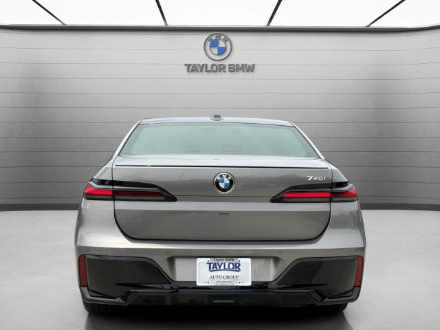 2026 BMW 740i 740i