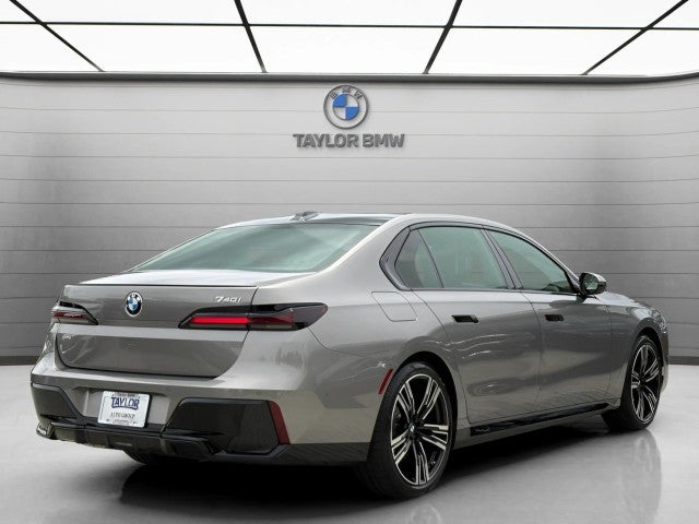 2026 BMW 740i 740i