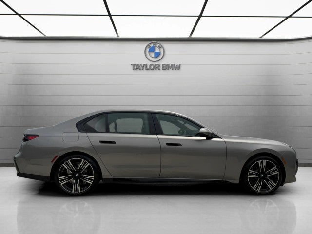 2026 BMW 740i 740i