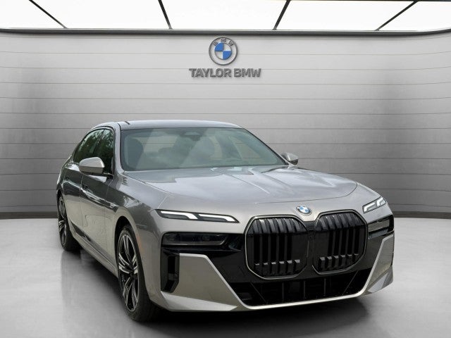 2026 BMW 740i 740i