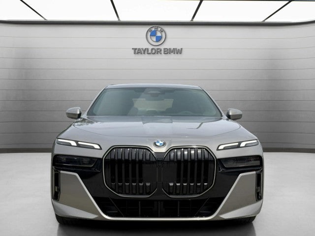 2026 BMW 740i 740i