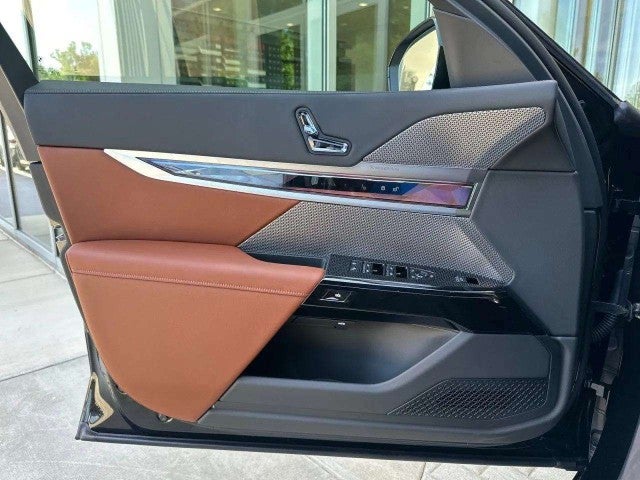2026 BMW 740i 740i