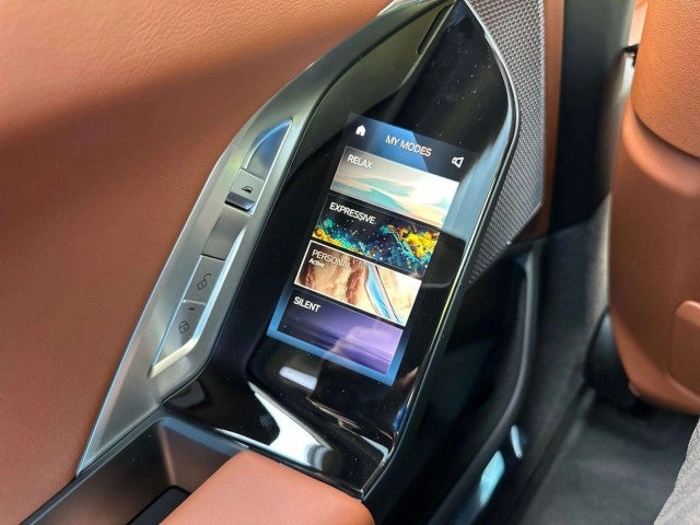 2026 BMW 740i 740i