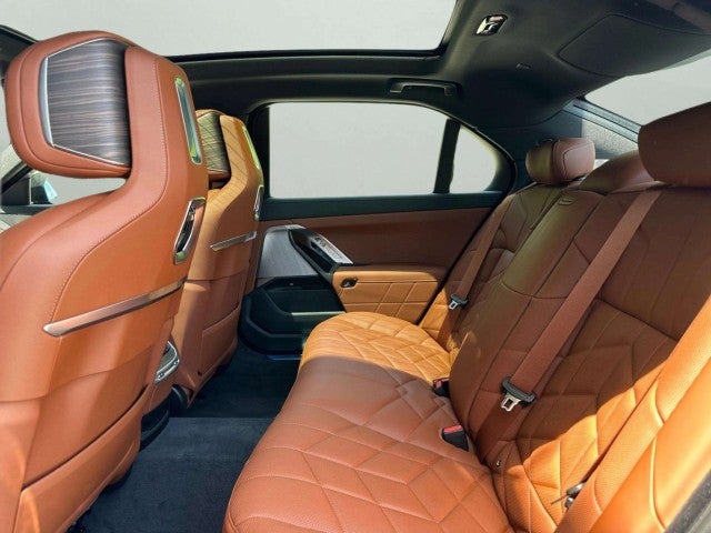 2026 BMW 740i 740i