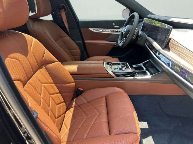 2026 BMW 740i 740i