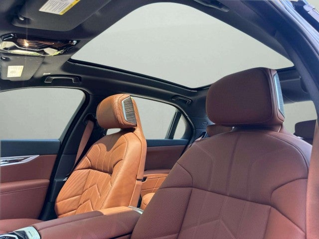 2026 BMW 740i 740i
