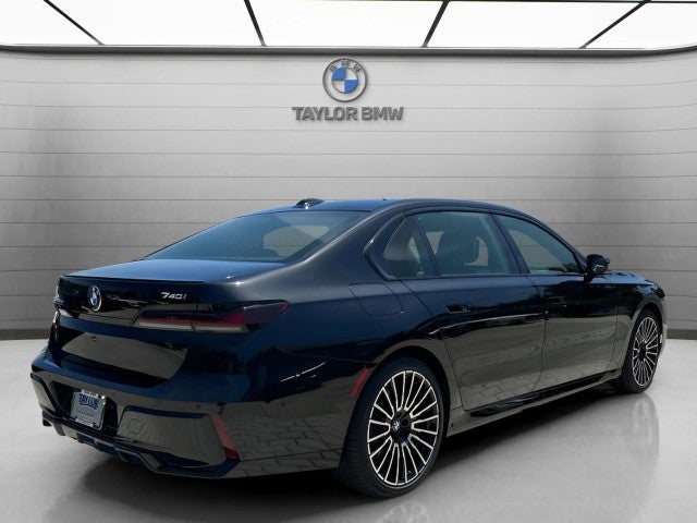 2026 BMW 740i 740i