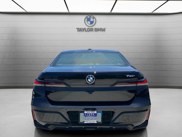 2026 BMW 740i 740i