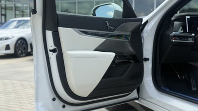 2026 BMW 740i 740i