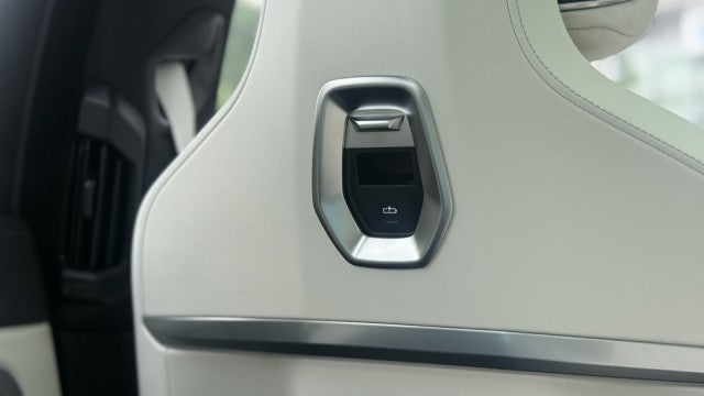 2026 BMW 740i 740i