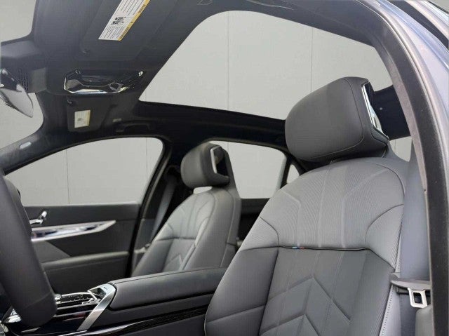 2025 BMW 750e xDrive 750e xDrive