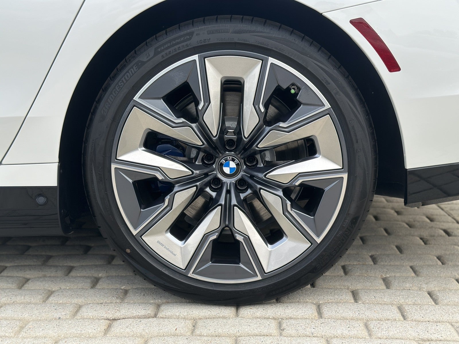 2026 BMW 750e xDrive 750e xDrive