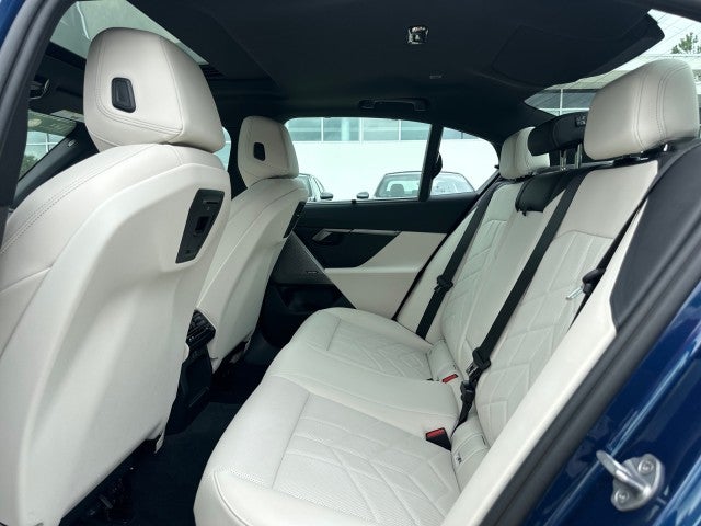 2024 BMW 530i 530i