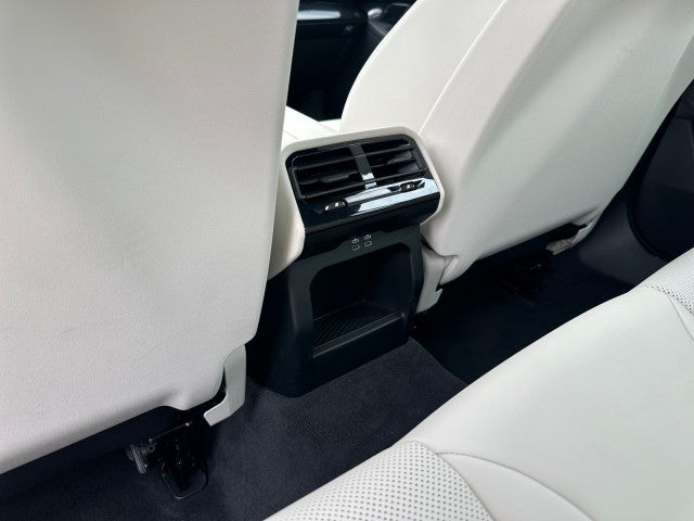 2024 BMW 530i 530i