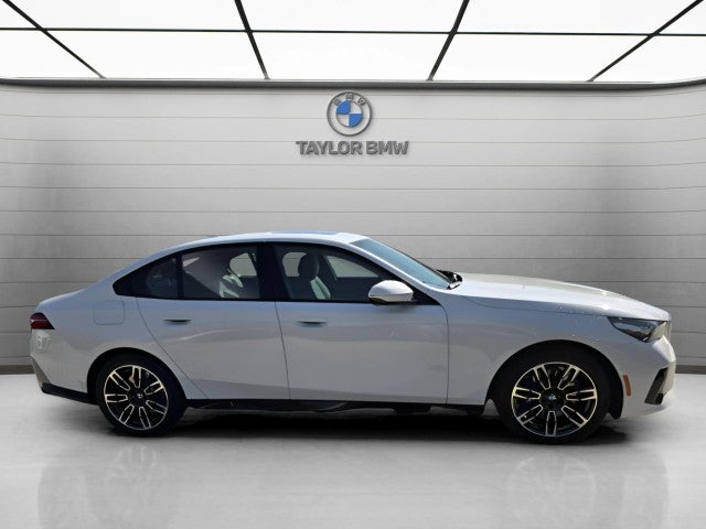 2026 BMW 530i 530i