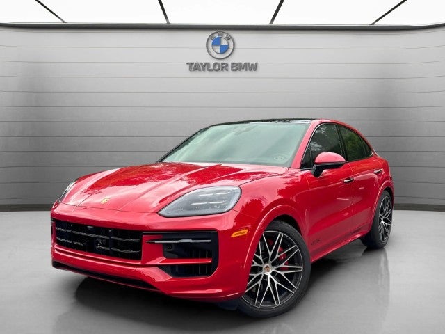 2025 Porsche Cayenne GTS's photo