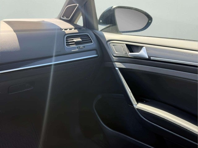 2018 Volkswagen Golf R Base